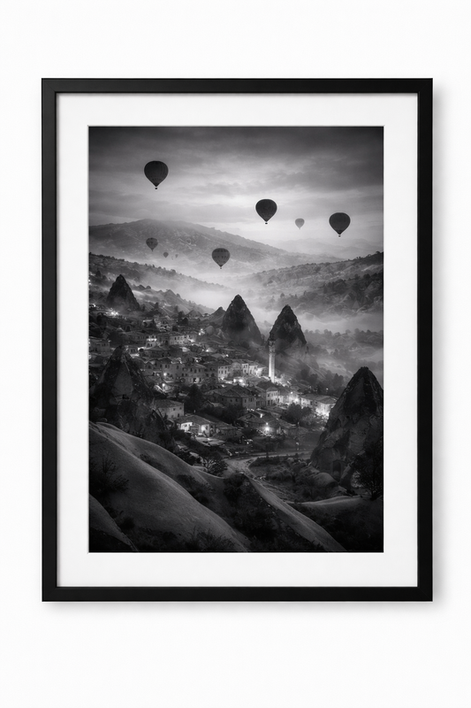 schwarz/weiß Poster Morgenstimmung über Cappadocia mit Rahmen – ästhetische Wanddeko